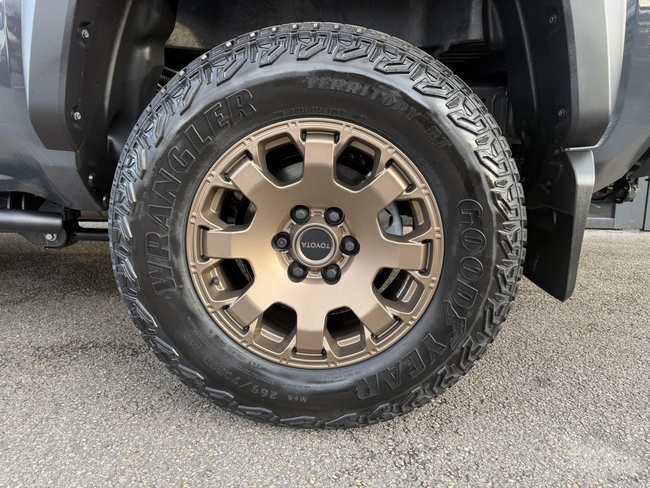 TOYOTA TACOMA 4X4 Double Cab Hybrid Trailhunter