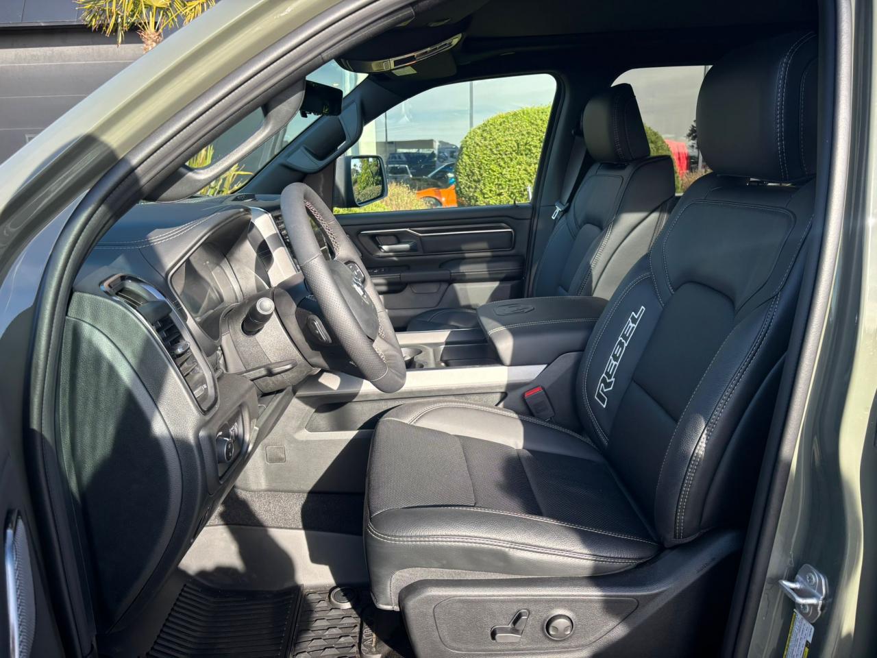 DODGE RAM 1500 CREW CAB REBEL AIR HAYON MULTI