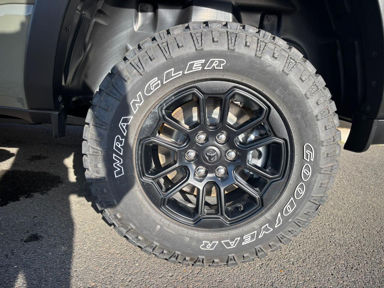 DODGE RAM 1500 CREW CAB REBEL AIR HAYON MULTI