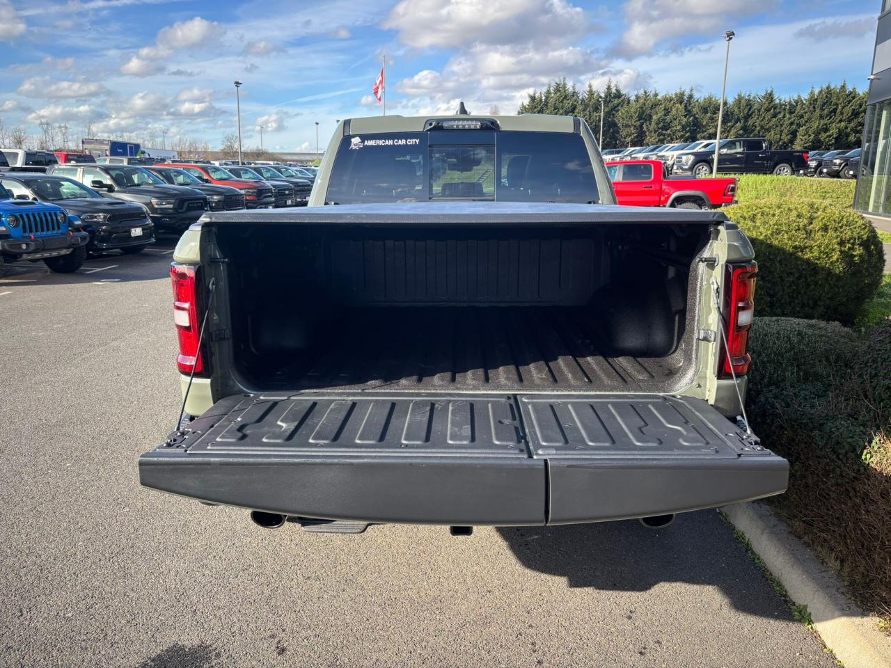 DODGE RAM 1500 CREW CAB REBEL AIR HAYON MULTI