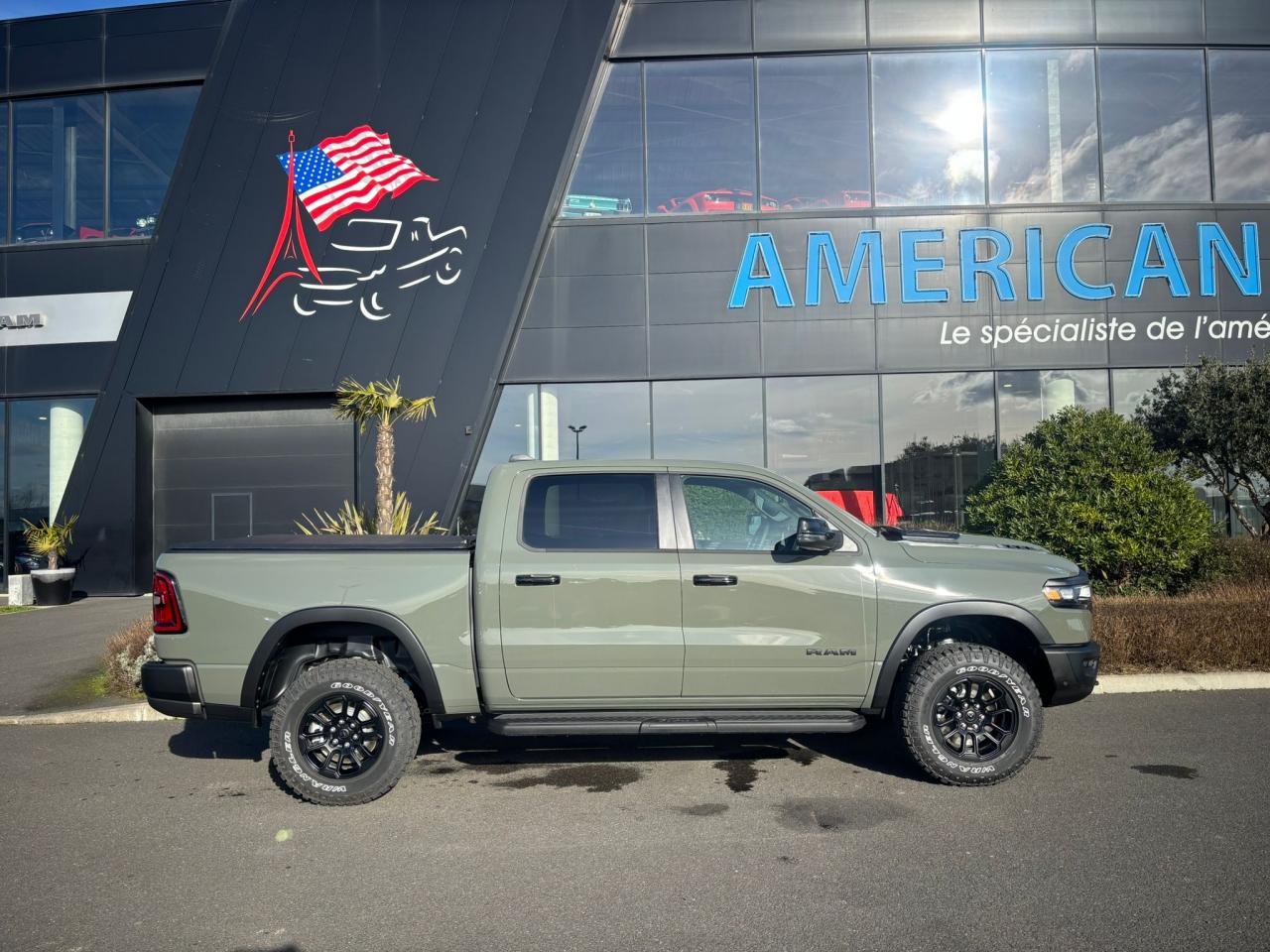 DODGE RAM 1500 CREW CAB REBEL AIR HAYON MULTI