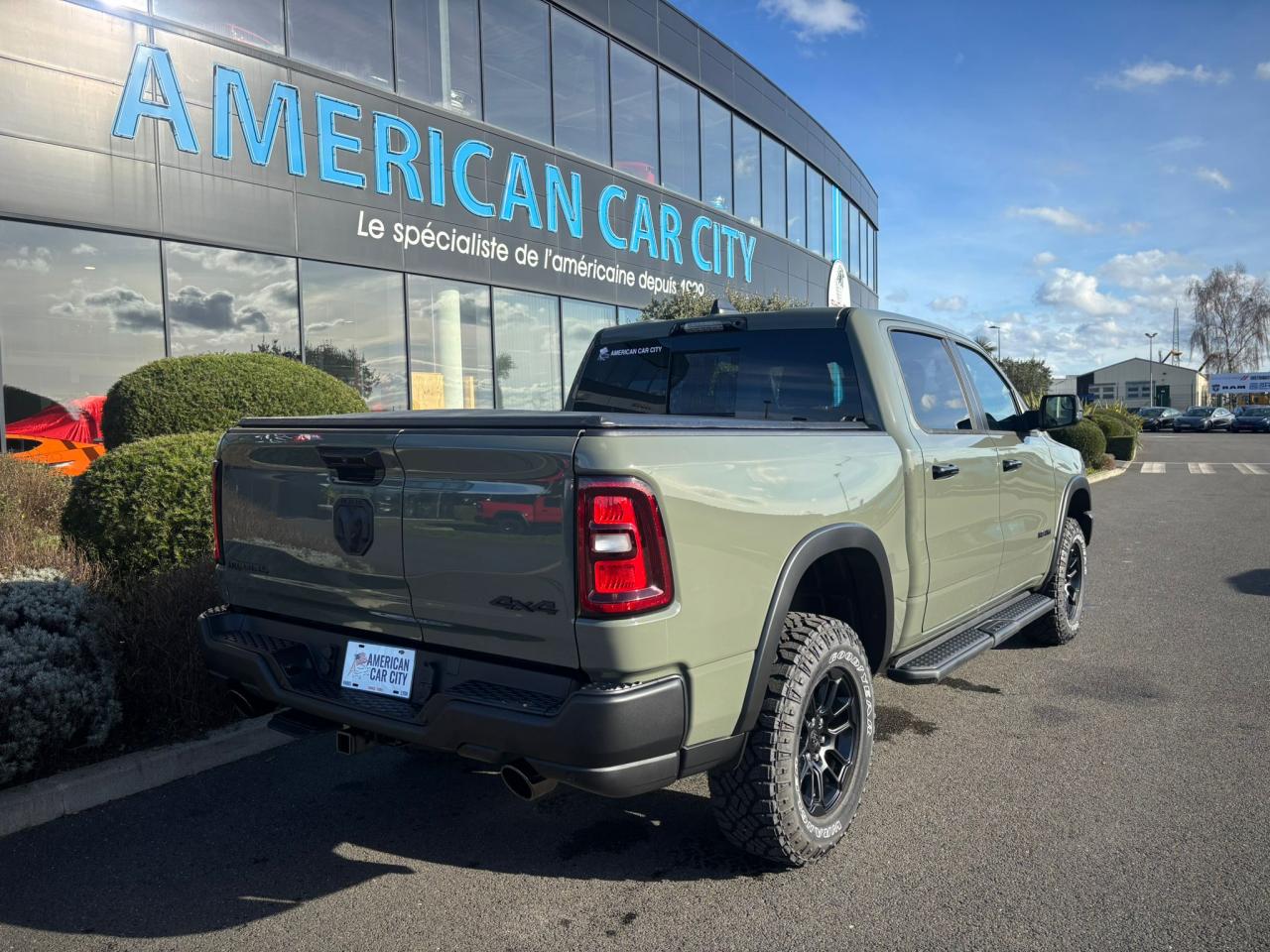 DODGE RAM 1500 CREW CAB REBEL AIR HAYON MULTI