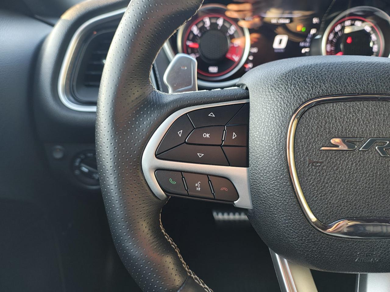 DODGE CHALLENGER SRT 392