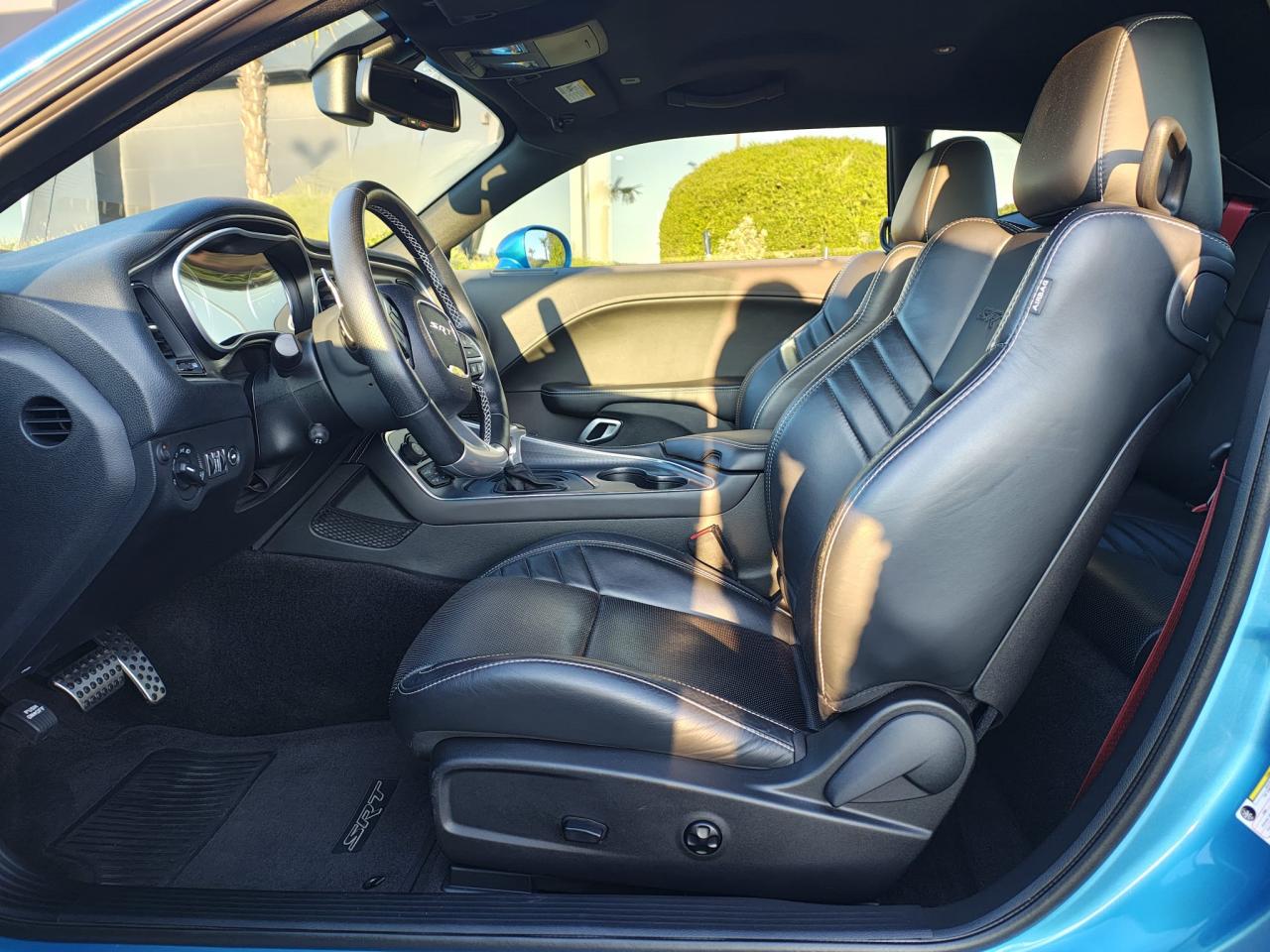 DODGE CHALLENGER SRT 392