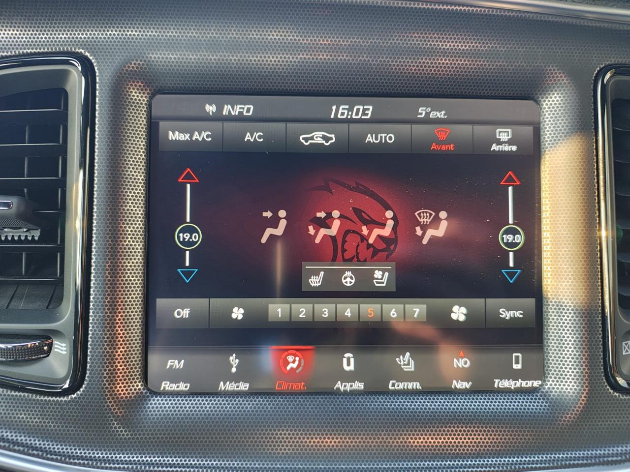 DODGE CHALLENGER SRT 392