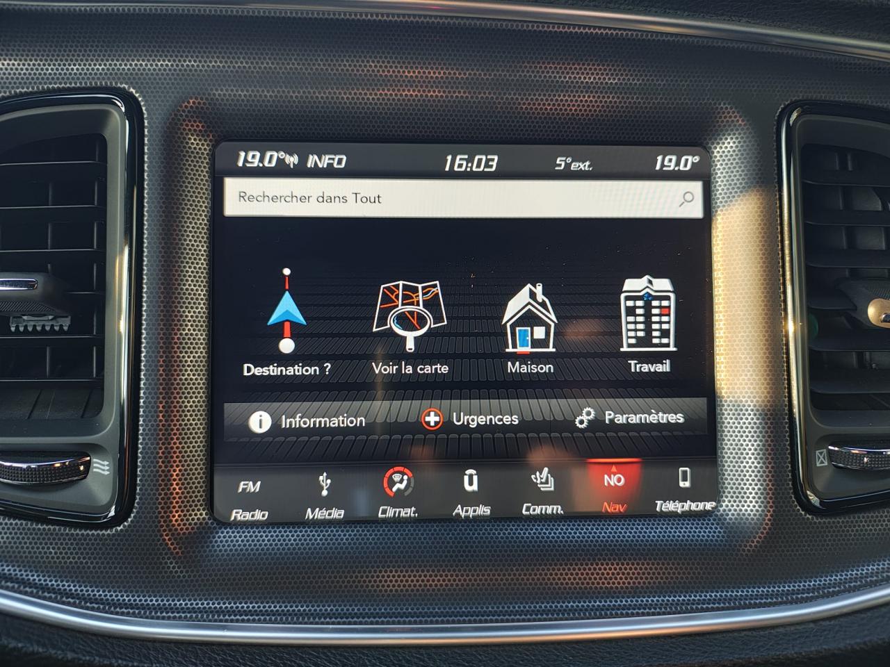 DODGE CHALLENGER SRT 392