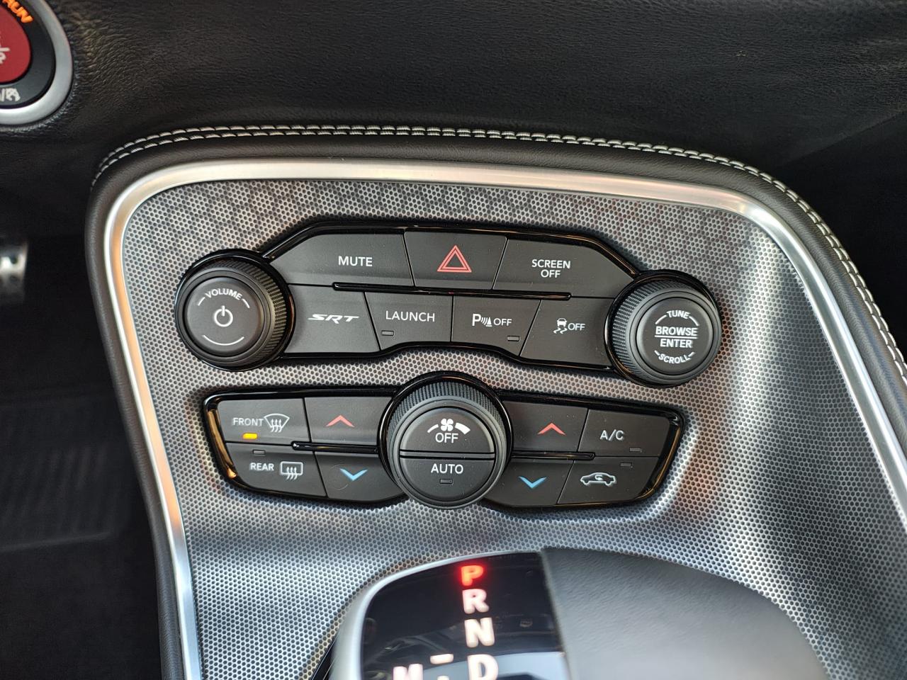 DODGE CHALLENGER SRT 392