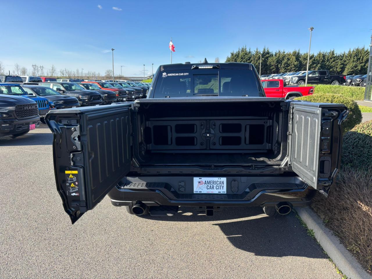 DODGE RAM 1500 CREW LIMITED NIGHT EDITION RAMBOX HAYON MULTI