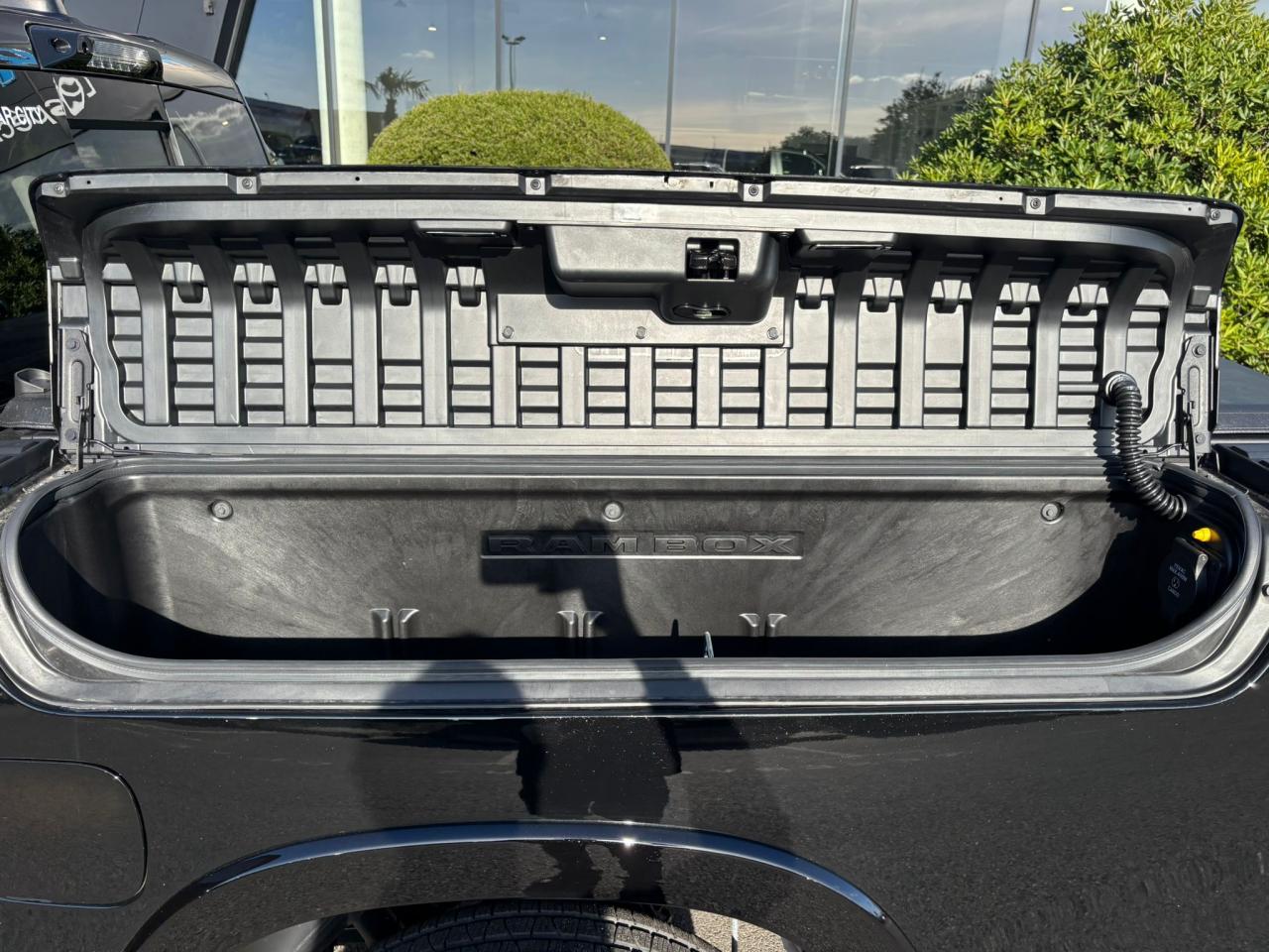 DODGE RAM 1500 CREW LIMITED NIGHT EDITION RAMBOX HAYON MULTI