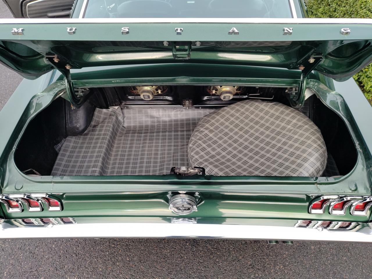 FORD MUSTANG FASTBACK d\'origine Highland Green,302 code J + Historique complet