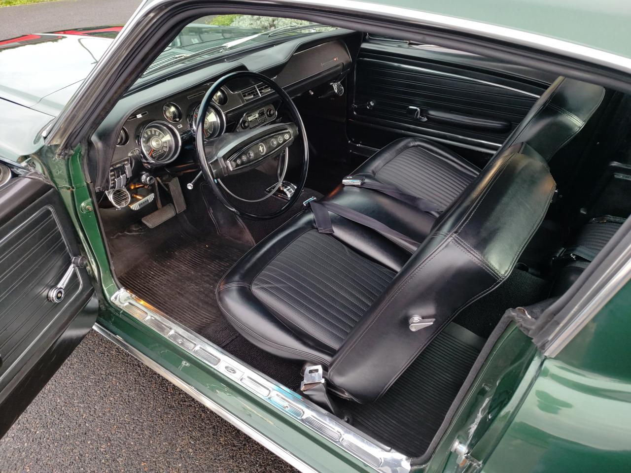 FORD MUSTANG FASTBACK d\'origine Highland Green,302 code J + Historique complet