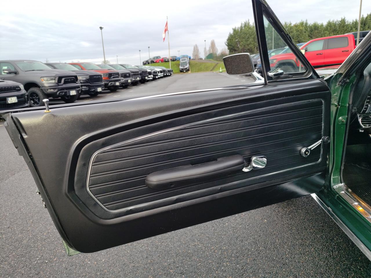 FORD MUSTANG FASTBACK d\'origine Highland Green,302 code J + Historique complet