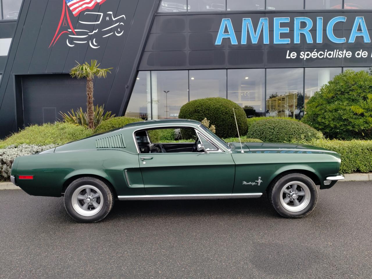 FORD MUSTANG FASTBACK d\'origine Highland Green,302 code J + Historique complet