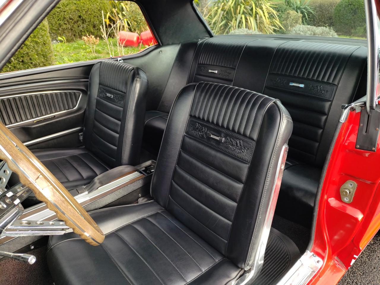 FORD MUSTANG COUPE intérieur Pony, options GT, 225ch