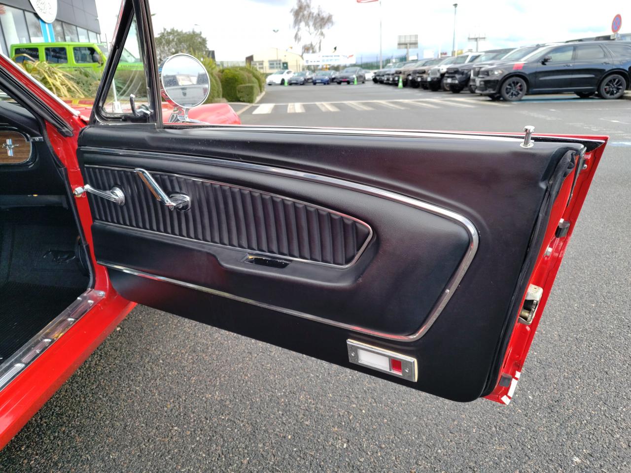 FORD MUSTANG COUPE intérieur Pony, options GT, 225ch