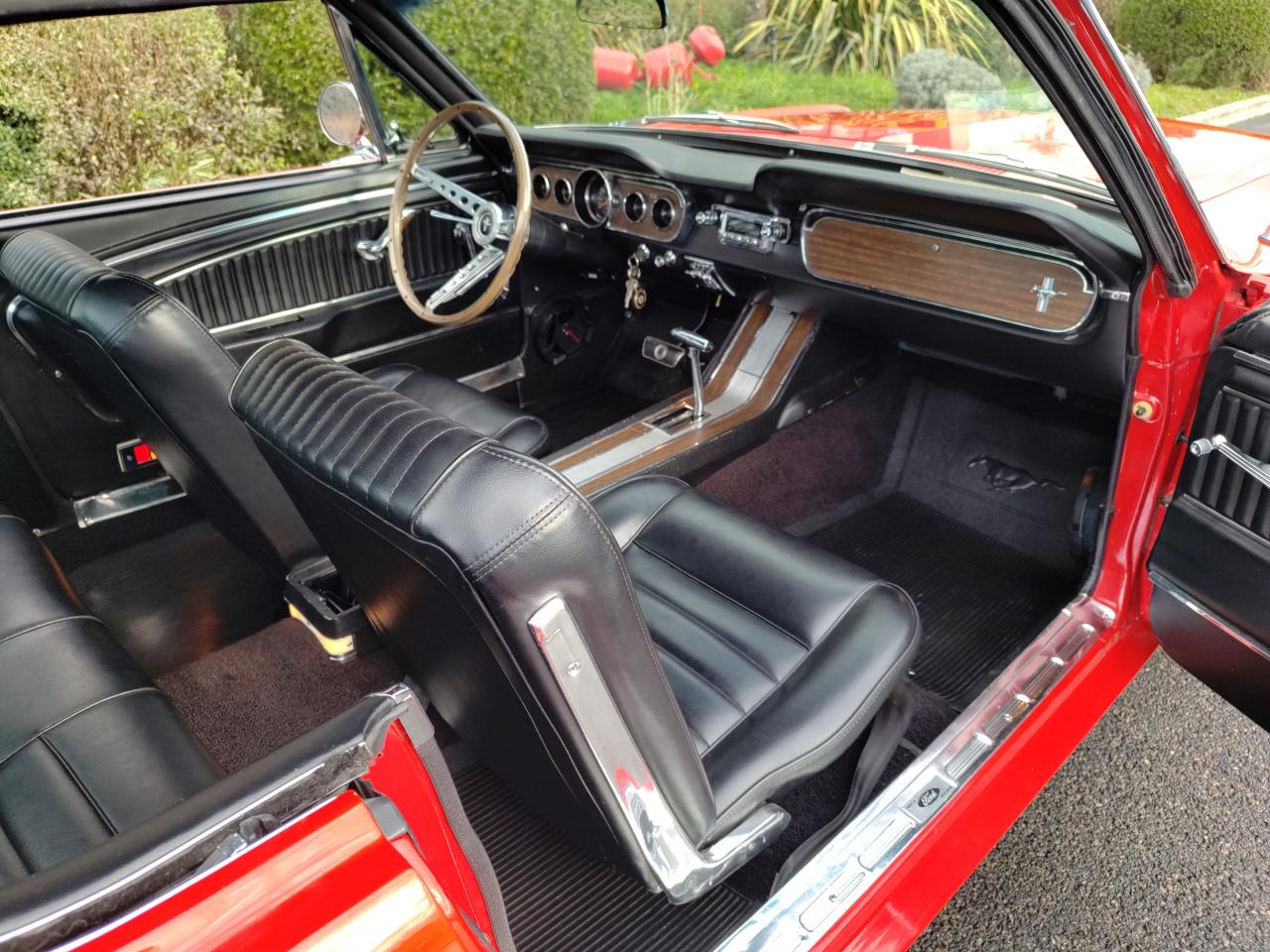 FORD MUSTANG COUPE intérieur Pony, options GT, 225ch