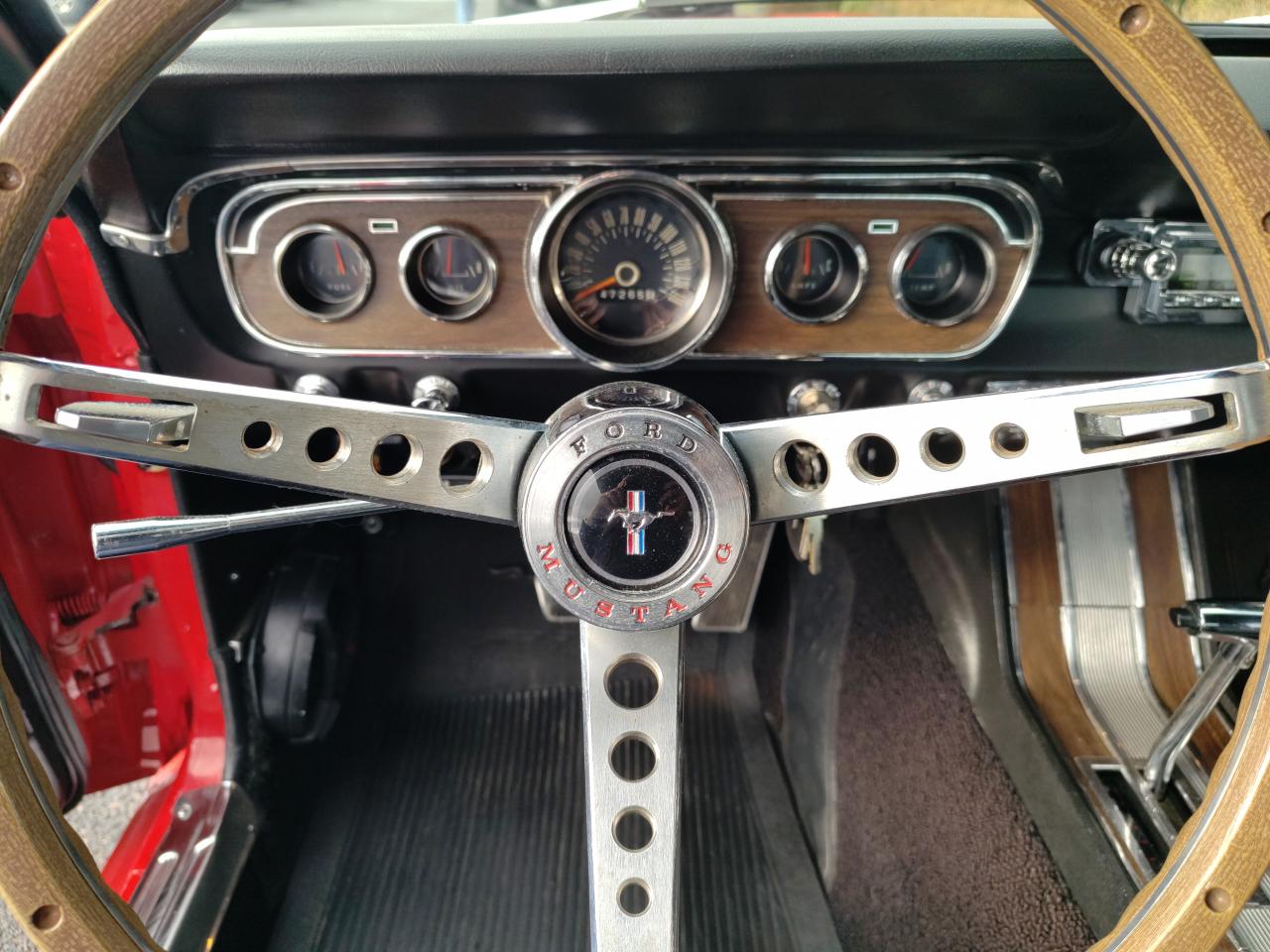 FORD MUSTANG COUPE intérieur Pony, options GT, 225ch