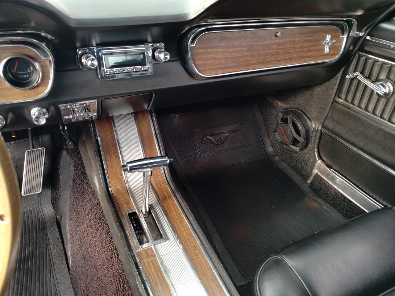 FORD MUSTANG COUPE intérieur Pony, options GT, 225ch