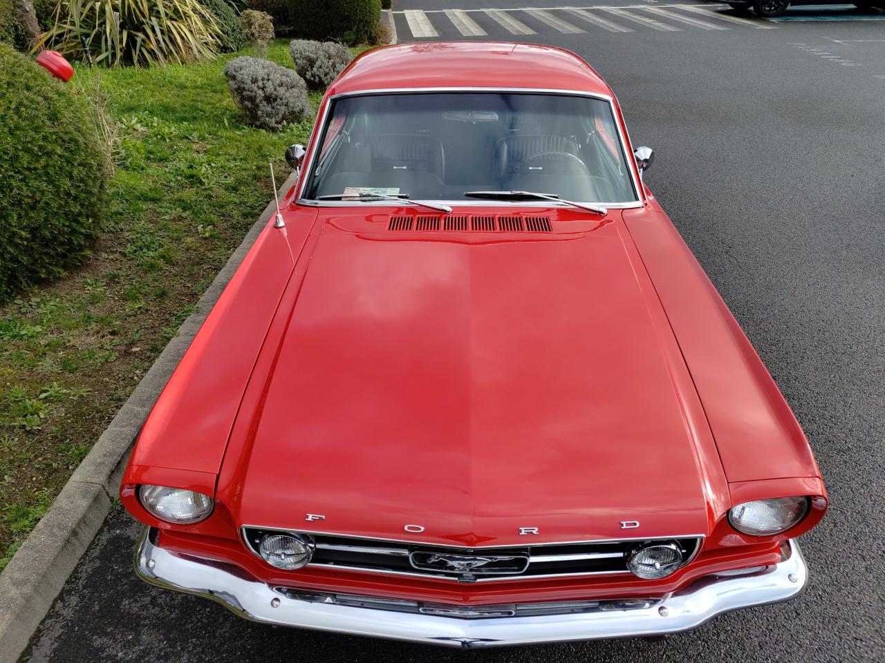 FORD MUSTANG COUPE intérieur Pony, options GT, 225ch