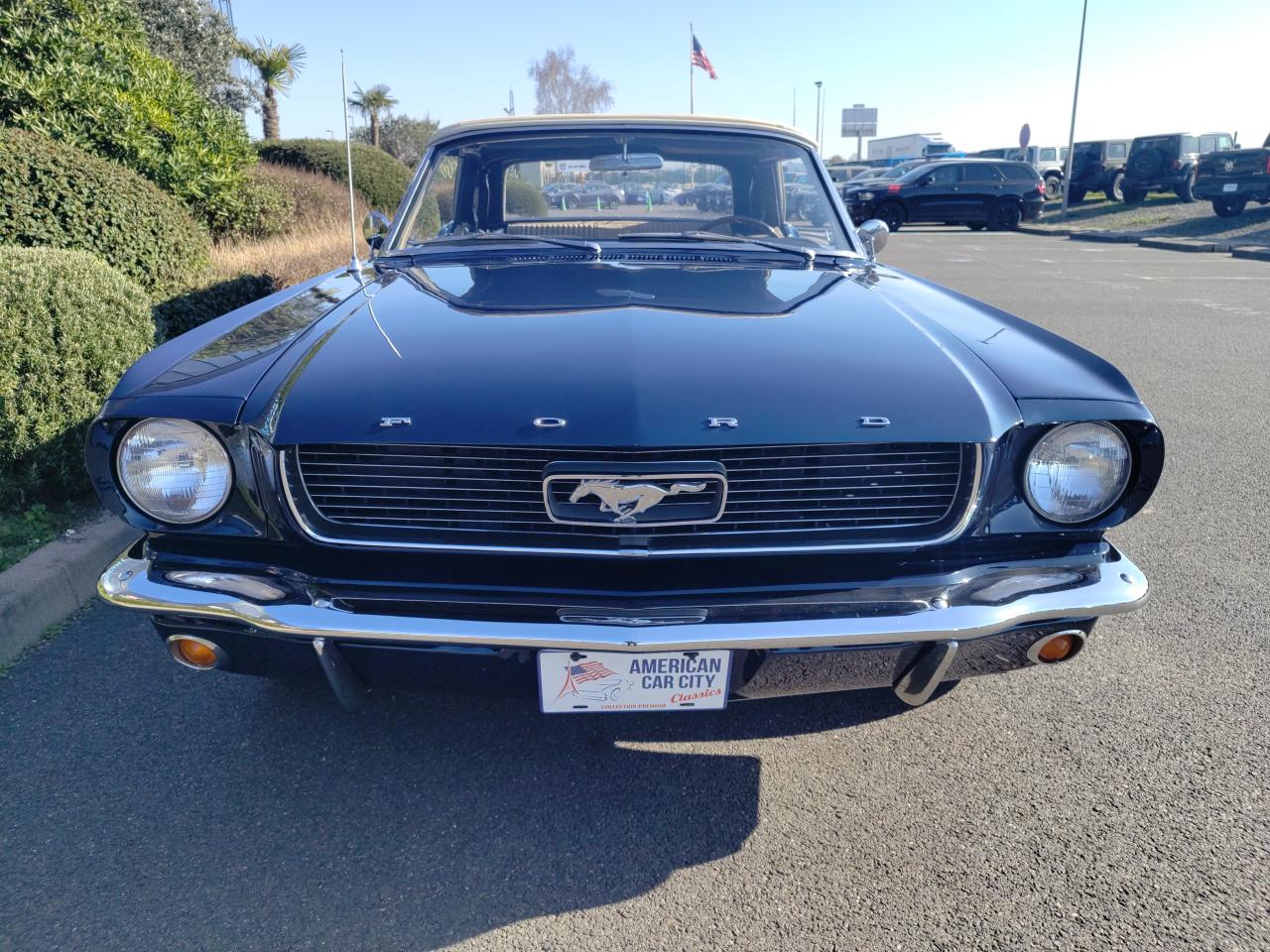 FORD MUSTANG cabriolet code C, peinture, capote et intérieur restaurée chez nous