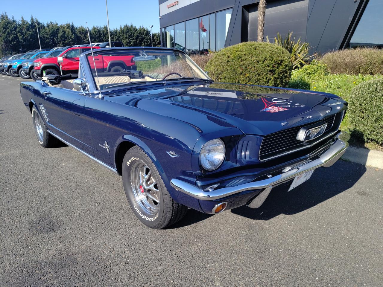 FORD MUSTANG cabriolet code C, peinture, capote et intérieur restaurée chez nous