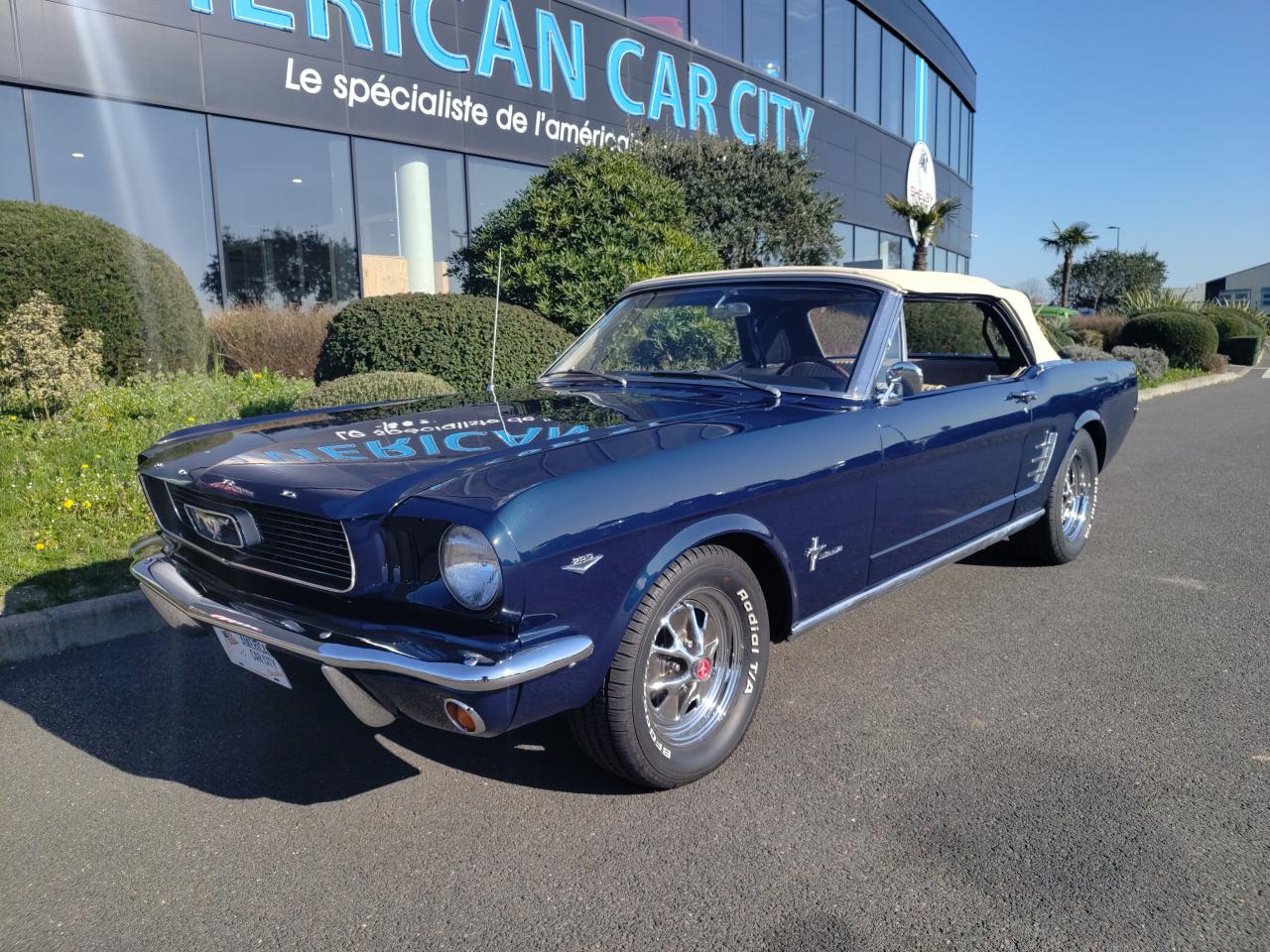 FORD MUSTANG cabriolet code C, peinture, capote et intérieur restaurée chez nous