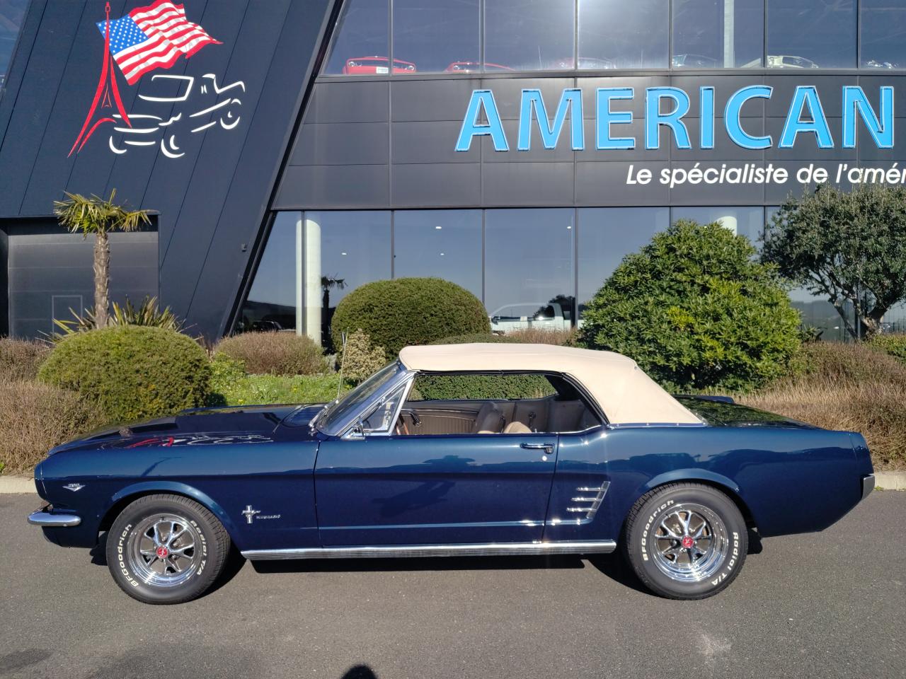 FORD MUSTANG cabriolet code C, peinture, capote et intérieur restaurée chez nous