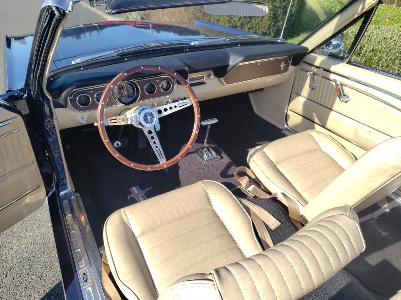 FORD MUSTANG cabriolet code C, peinture, capote et intérieur restaurée chez nous