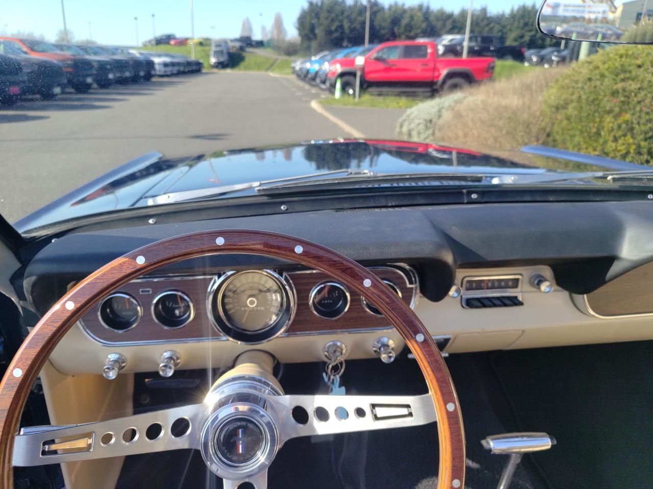 FORD MUSTANG cabriolet code C, peinture, capote et intérieur restaurée chez nous