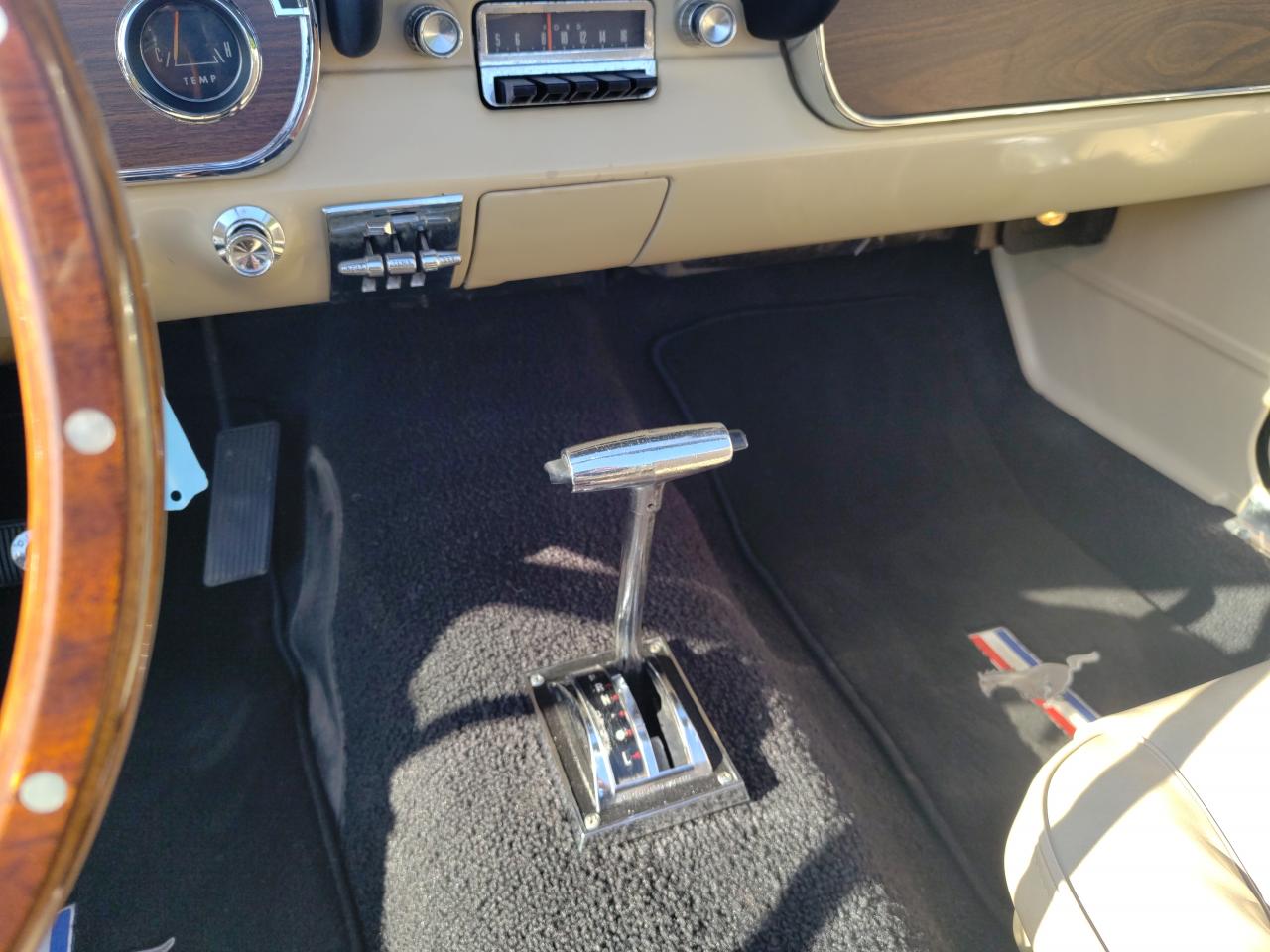 FORD MUSTANG cabriolet code C, peinture, capote et intérieur restaurée chez nous