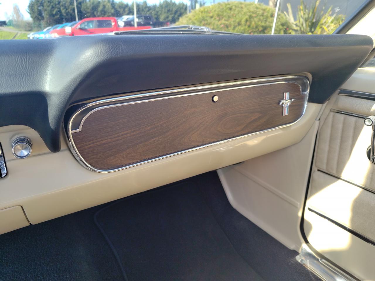 FORD MUSTANG cabriolet code C, peinture, capote et intérieur restaurée chez nous