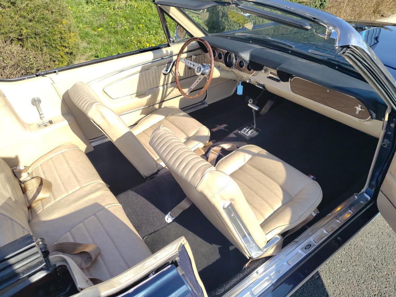 FORD MUSTANG cabriolet code C, peinture, capote et intérieur restaurée chez nous