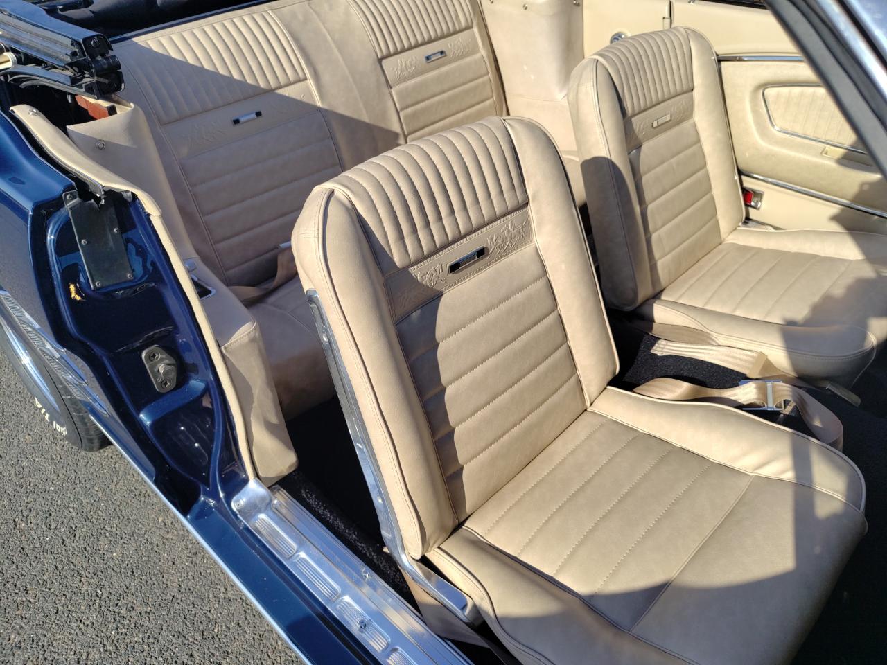 FORD MUSTANG cabriolet code C, peinture, capote et intérieur restaurée chez nous