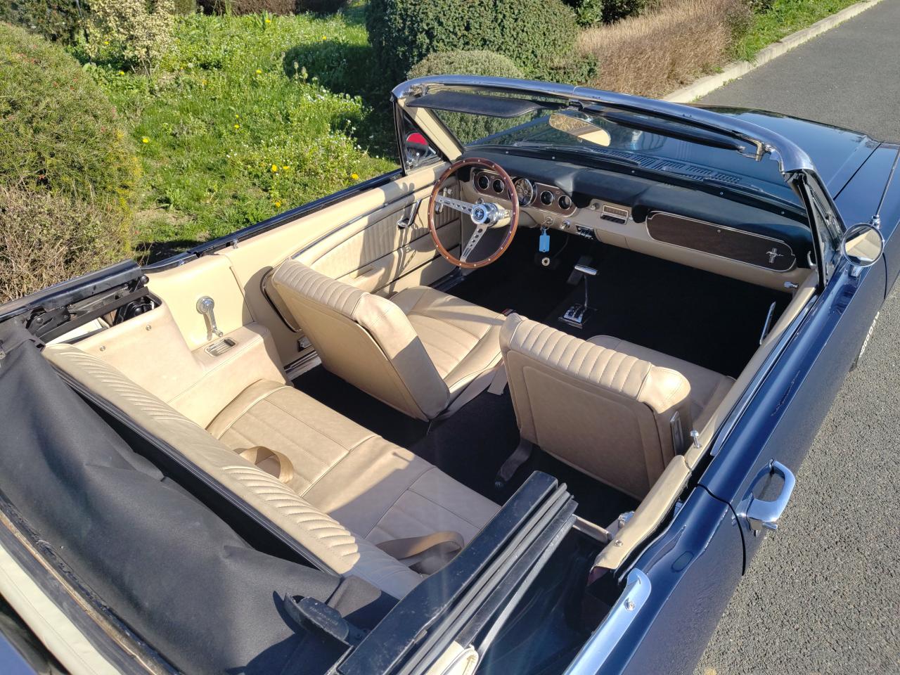 FORD MUSTANG cabriolet code C, peinture, capote et intérieur restaurée chez nous