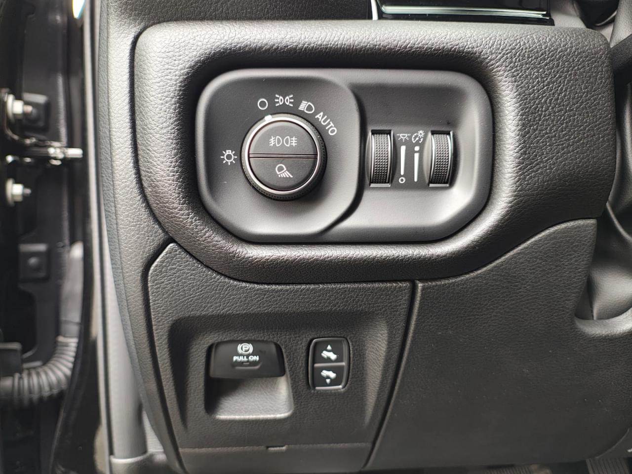 DODGE RAM 1500 CREW LARAMIE SPORT NIGHT EDITION
