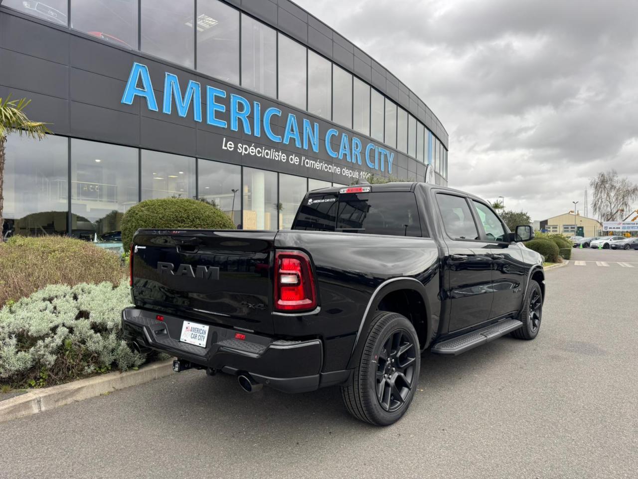 DODGE RAM 1500 CREW LARAMIE SPORT NIGHT EDITION