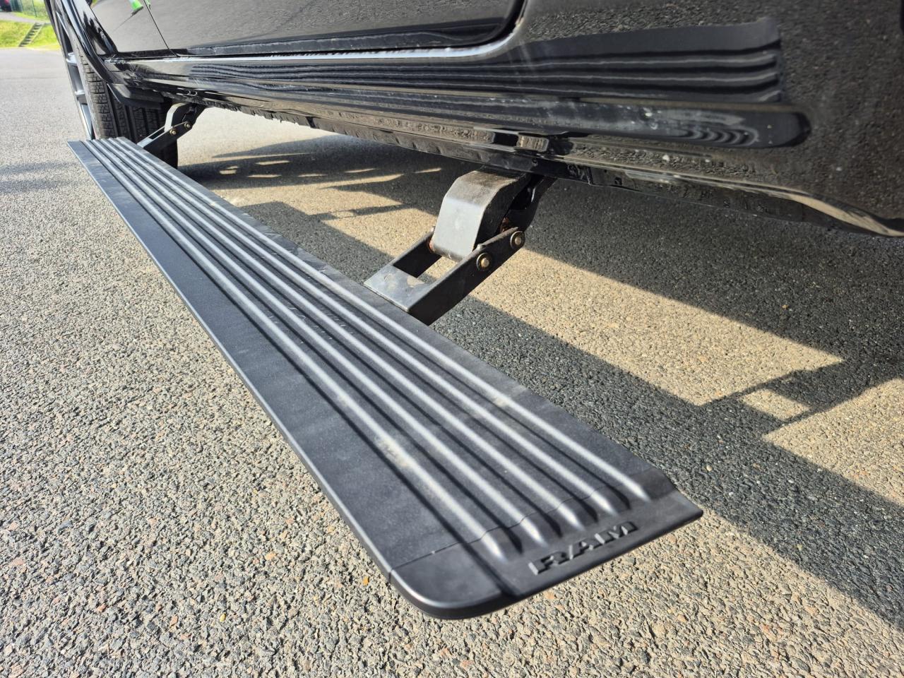 DODGE RAM 1500 CREW LARAMIE SPORT NIGHT EDITION AIR RAMBOX HAYON MULTI