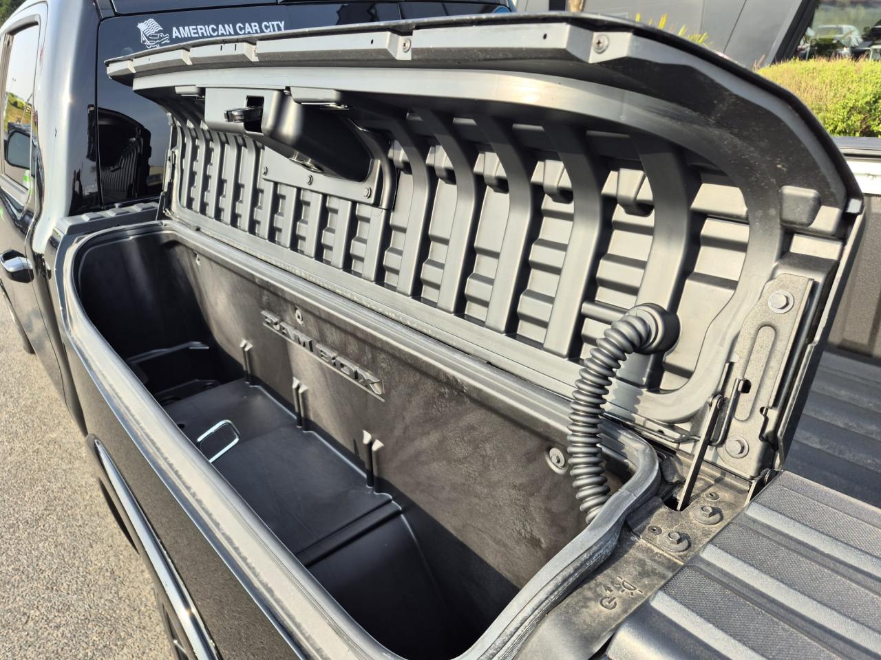 DODGE RAM 1500 CREW LARAMIE SPORT NIGHT EDITION AIR RAMBOX HAYON MULTI