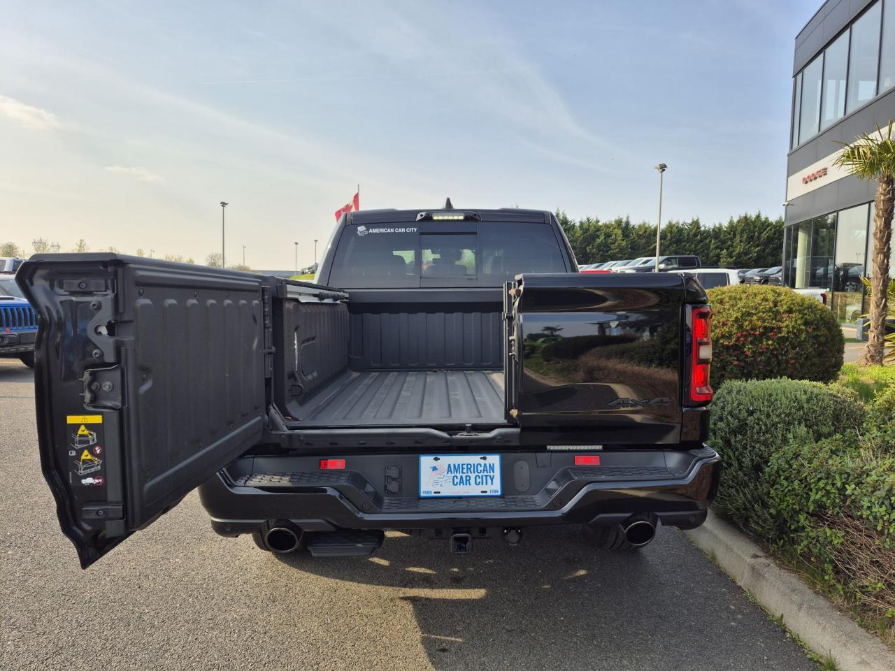 DODGE RAM 1500 CREW LARAMIE SPORT NIGHT EDITION AIR RAMBOX HAYON MULTI