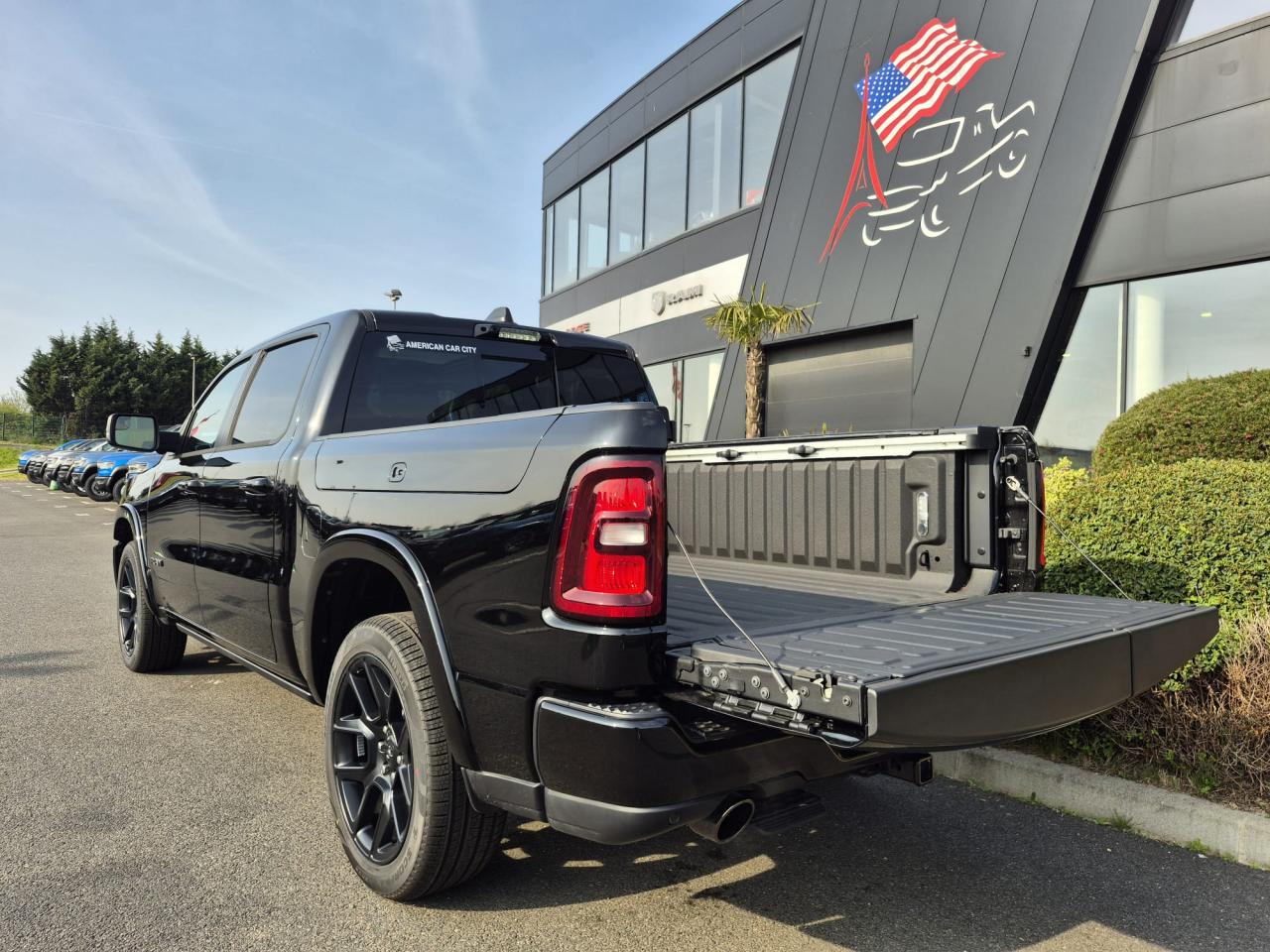 DODGE RAM 1500 CREW LARAMIE SPORT NIGHT EDITION AIR RAMBOX HAYON MULTI