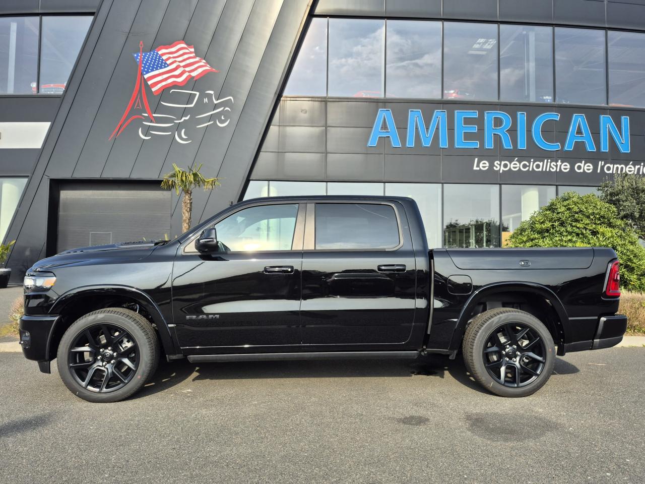 DODGE RAM 1500 CREW LARAMIE SPORT NIGHT EDITION AIR RAMBOX HAYON MULTI