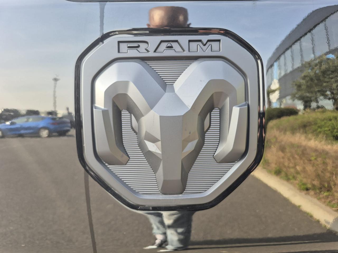 DODGE RAM 1500 CREW LARAMIE SPORT NIGHT EDITION AIR RAMBOX HAYON MULTI