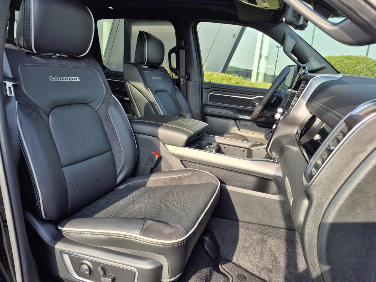 DODGE RAM 1500 CREW LARAMIE SPORT NIGHT EDITION AIR RAMBOX HAYON MULTI