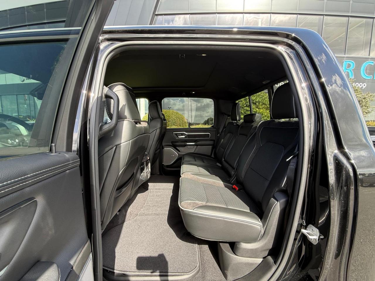 DODGE RAM 1500 CREW LARAMIE SPORT NIGHT EDITION AIR RAMBOX HAYON MULTI