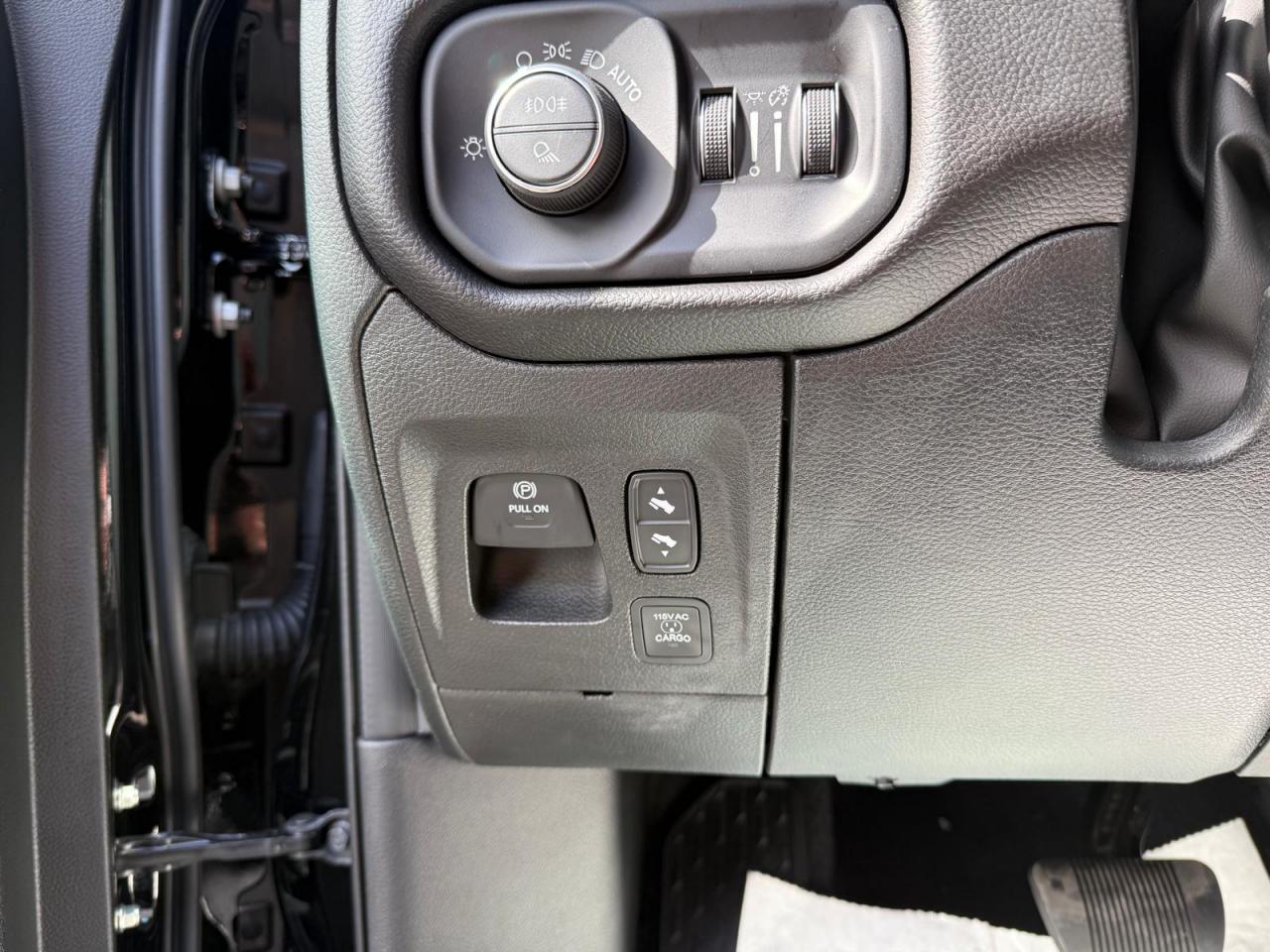 DODGE RAM 1500 CREW LARAMIE SPORT NIGHT EDITION AIR RAMBOX HAYON MULTI