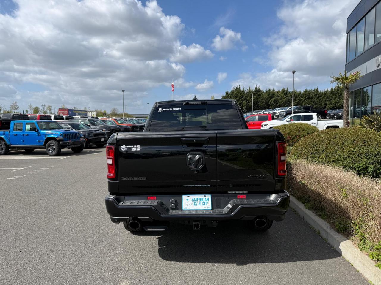 DODGE RAM 1500 CREW LARAMIE SPORT NIGHT EDITION AIR RAMBOX HAYON MULTI