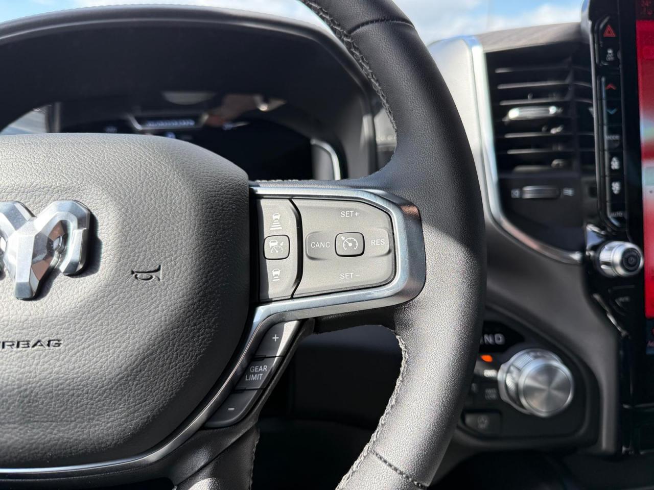 DODGE RAM 1500 CREW LARAMIE SPORT NIGHT EDITION AIR RAMBOX HAYON MULTI