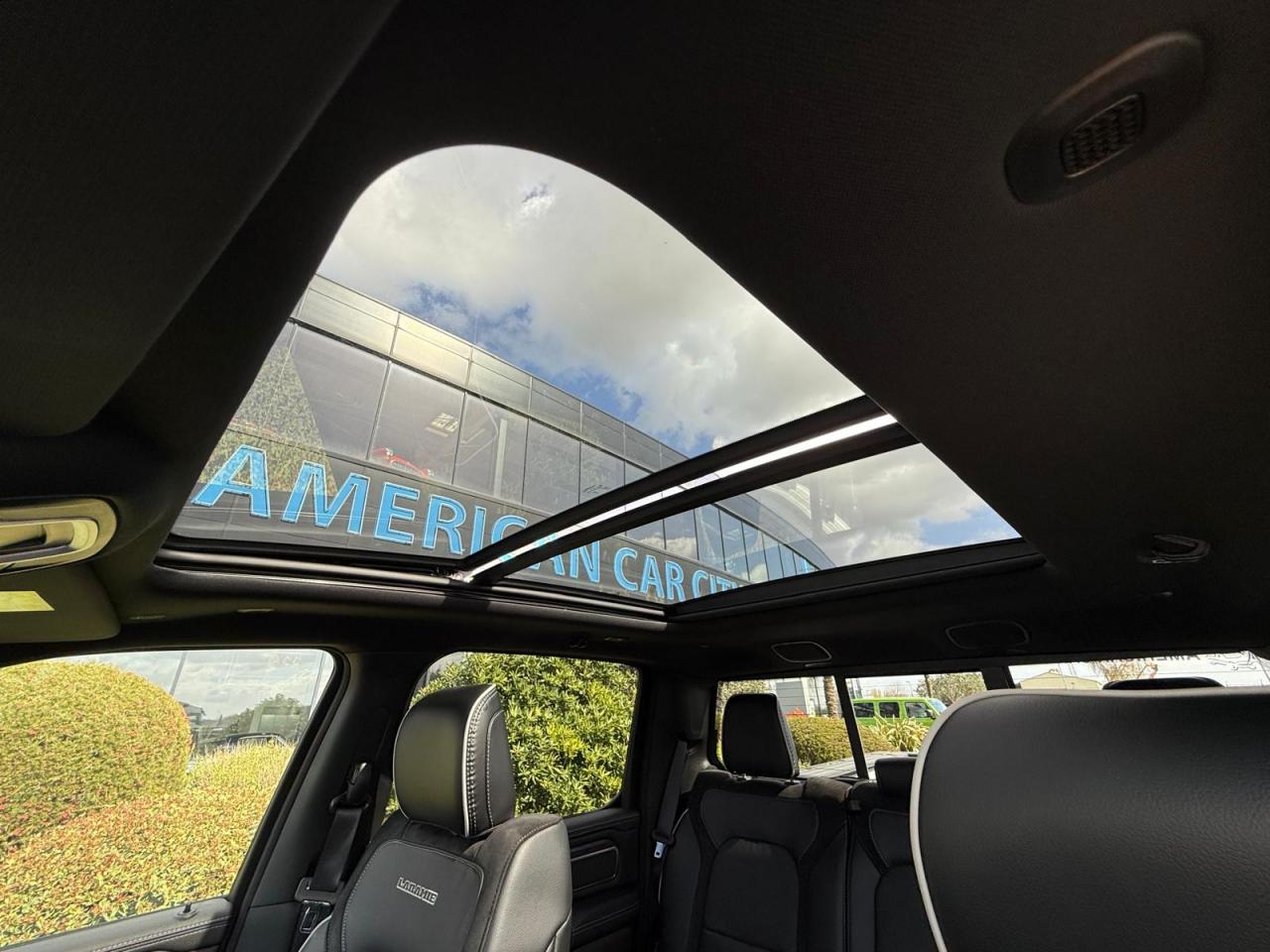 DODGE RAM 1500 CREW LARAMIE SPORT NIGHT EDITION AIR RAMBOX HAYON MULTI