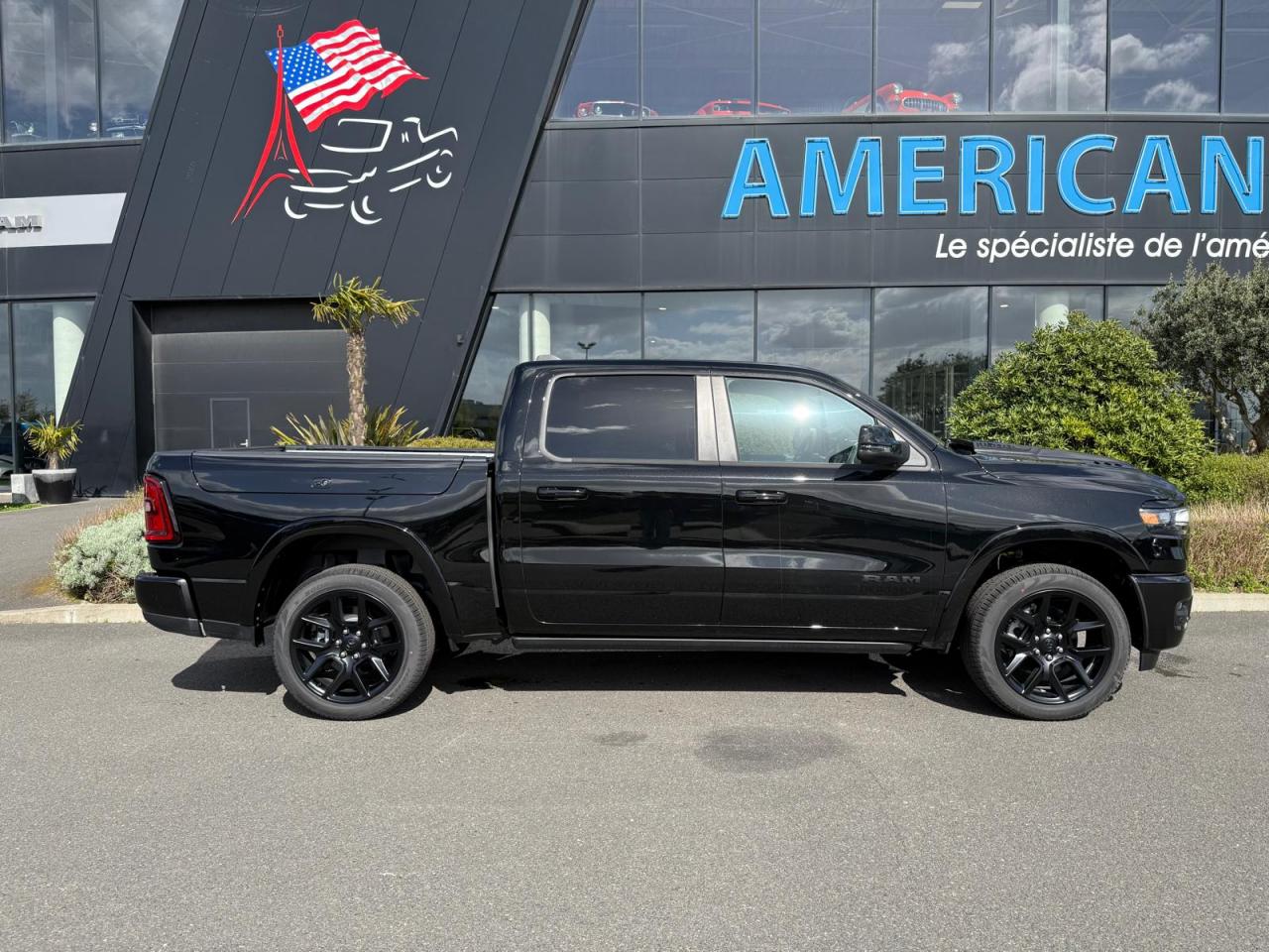 DODGE RAM 1500 CREW LARAMIE SPORT NIGHT EDITION AIR RAMBOX HAYON MULTI
