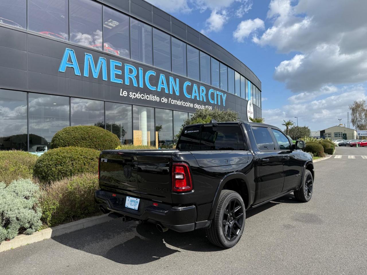 DODGE RAM 1500 CREW LARAMIE SPORT NIGHT EDITION AIR RAMBOX HAYON MULTI